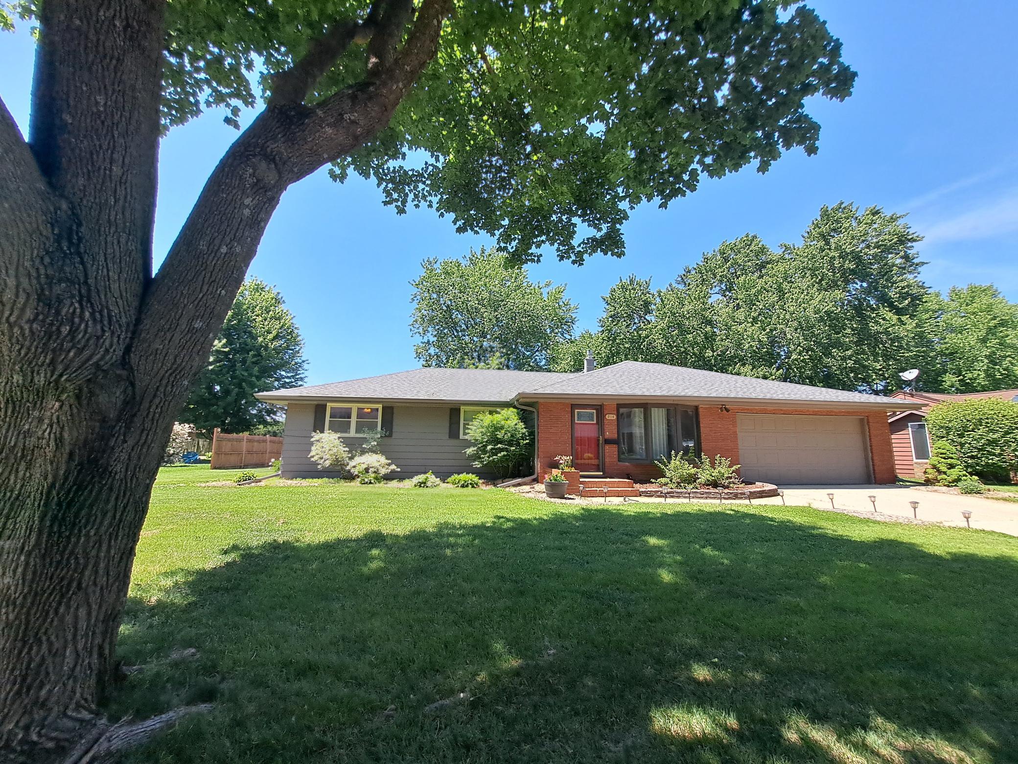 314 Meredith Road Albert Lea, MN 56007 - Photo 1 of 25