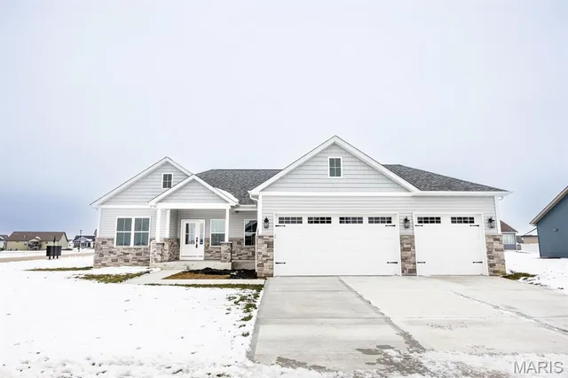 $535,000 | 400 Rumsfeld Drive, Troy, IL 62294