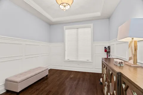 $1,049,900 | 1646 Finsbury Lane, La Grange Park, IL 60526