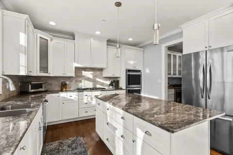 $1,049,900 | 1646 Finsbury Lane, La Grange Park, IL 60526