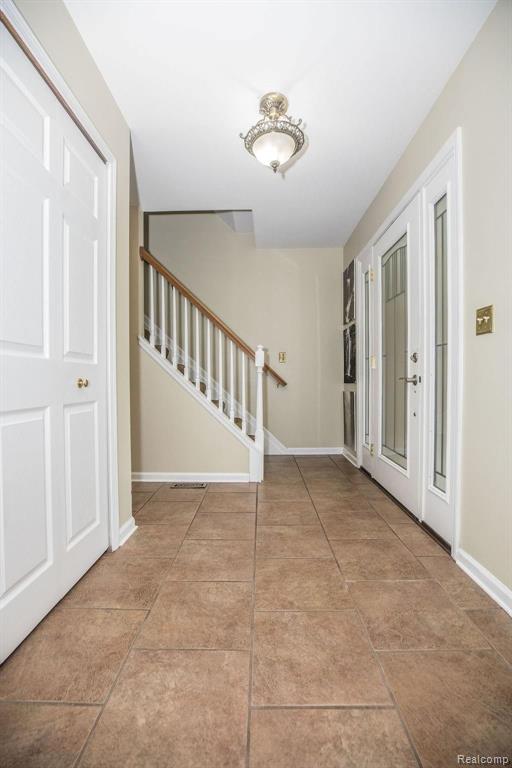 1951 Brookfield Road Rochester Hills, MI 48306 - Photo 3 of 28