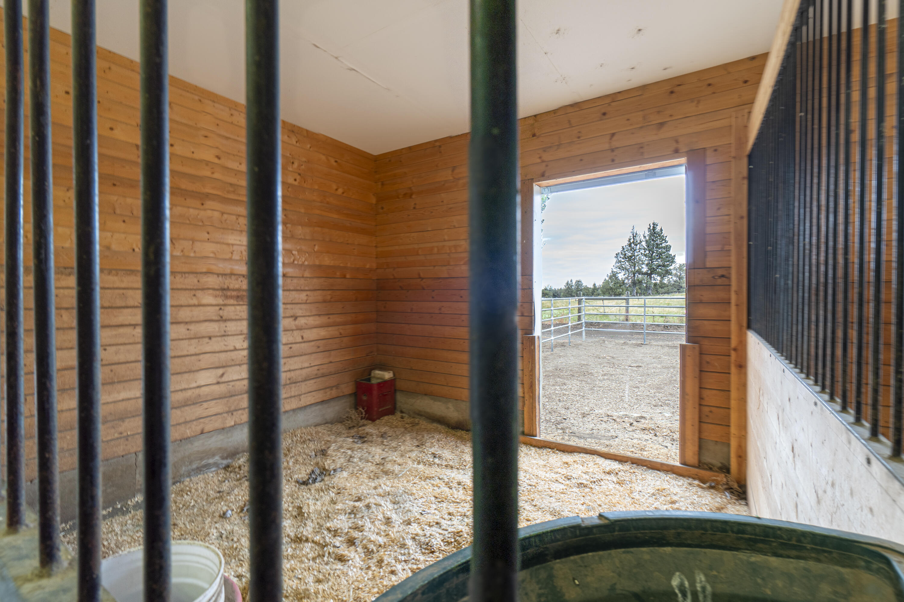 22075 Bear Creek Road Bend, OR 97701 - Photo 54 of 95 22075-157
