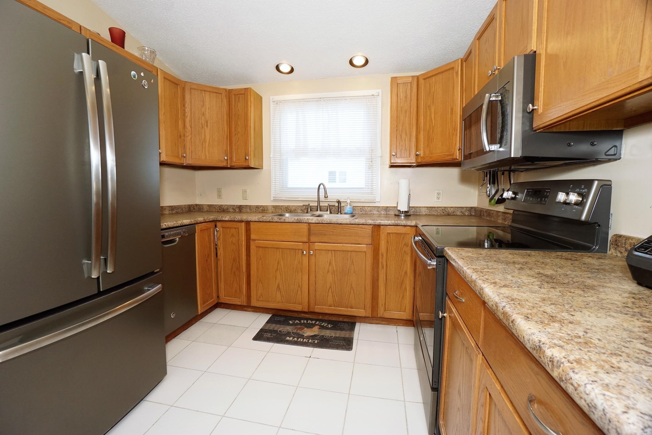 186 Dunbarton Road, Unit 10 Manchester, NH 03102 - Photo 3 of 38
