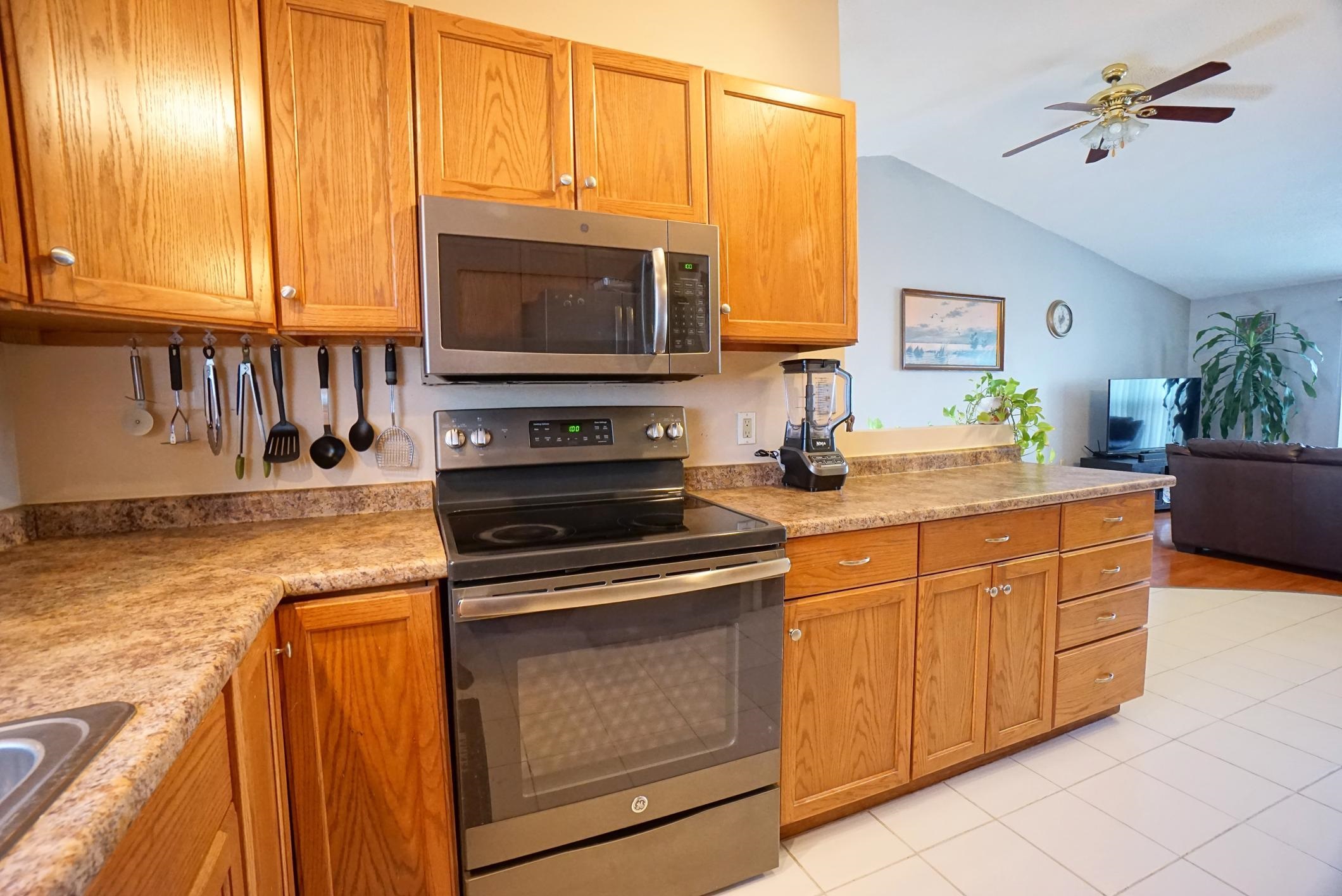186 Dunbarton Road, Unit 10 Manchester, NH 03102 - Photo 7 of 38