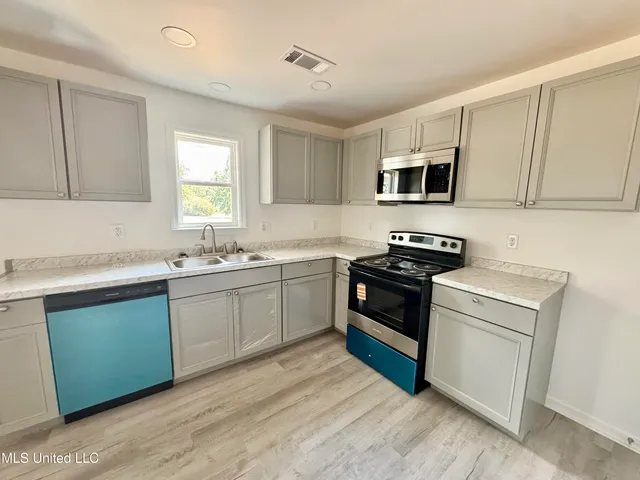 $164,999 | 182 Jarrott Street, Holly Springs, MS 38635