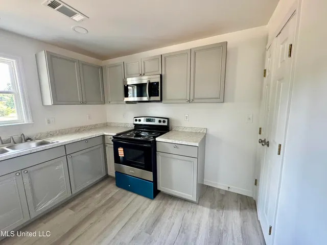 $164,999 | 182 Jarrott Street, Holly Springs, MS 38635