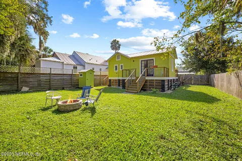 a view of a house with a backyard