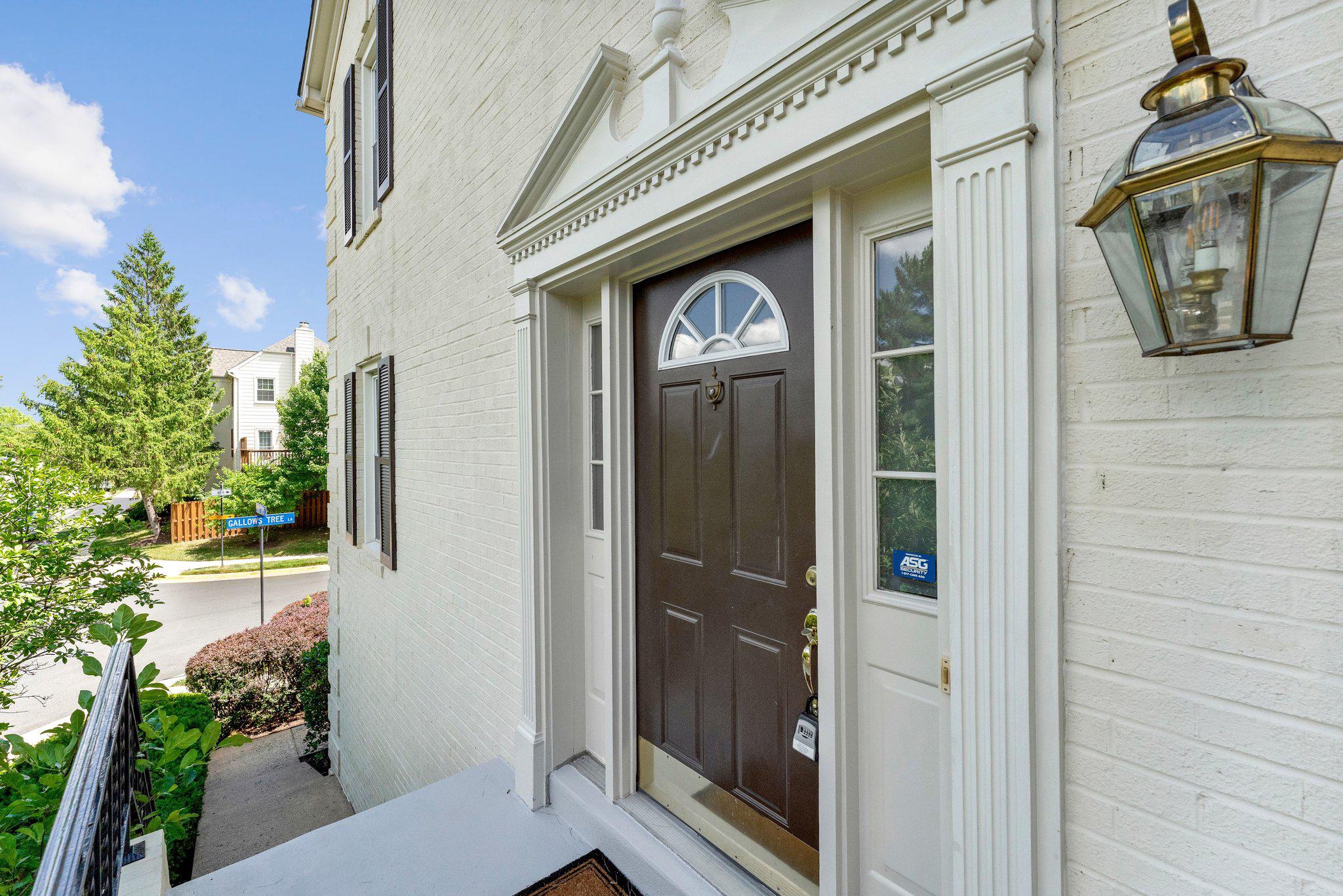 2000 Gallows Tree Lane Vienna, VA 22182 - Photo 3 of 58 Side entrance to a two story foyer