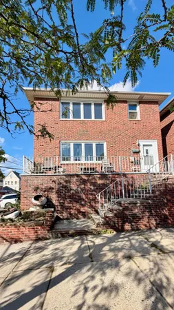 $2,600 | 155 West 30th Street, Bayonne, NJ 07002