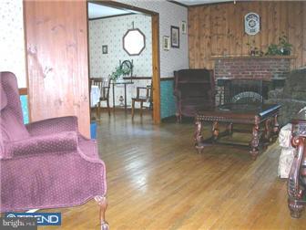 25 Collins Road Hamilton, NJ 08619 - Photo 3 of 12 Living Room