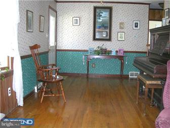 25 Collins Road Hamilton, NJ 08619 - Photo 4 of 12 Living Room