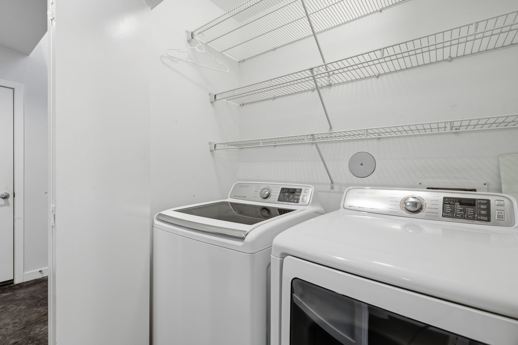 2934 Commerce Street Houston, TX 77003 - Photo 29 of 44 a utility room with dryer and washer