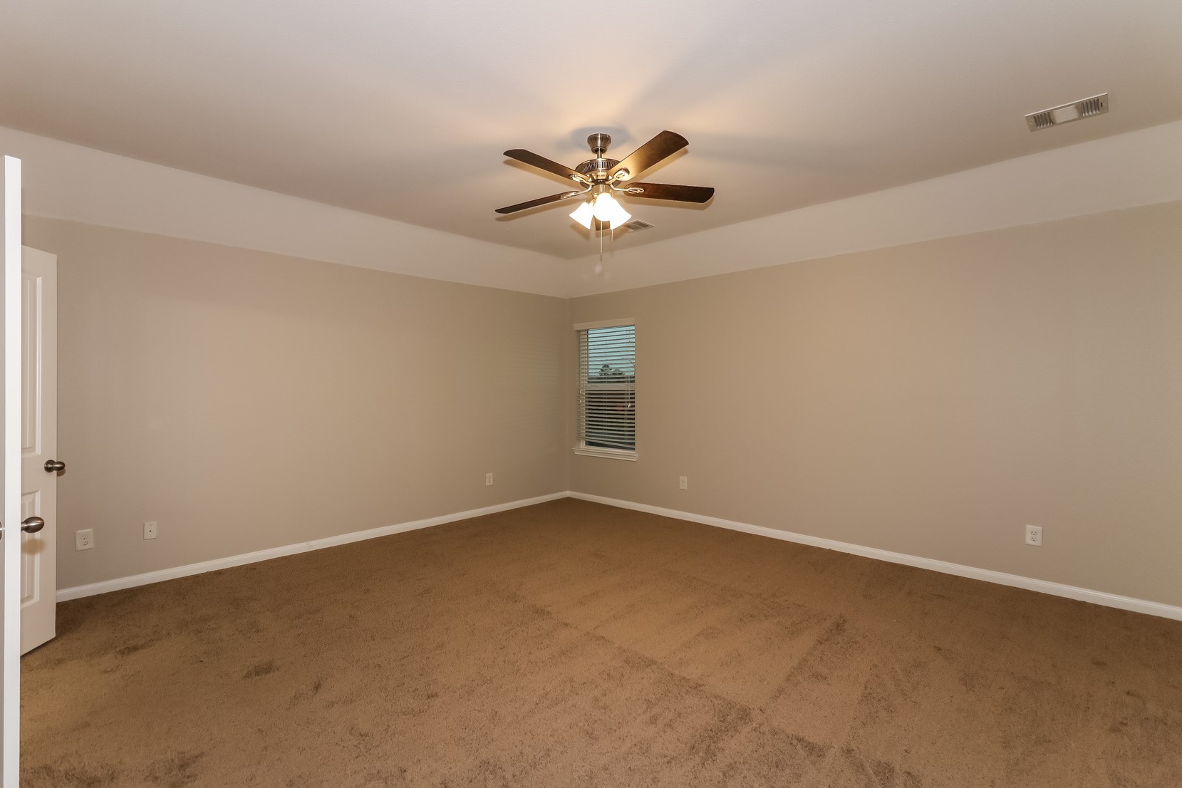 10311 Urban Oak Trail Houston, TX 77044 - Photo 7 of 15 a view of an empty room
