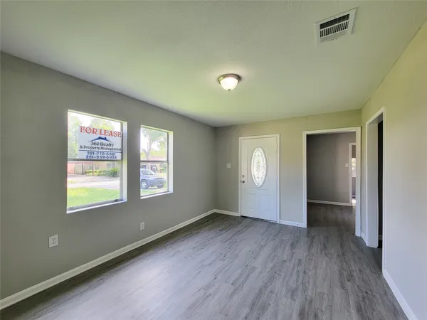 $1,650 | 4909 Holloway Drive, Houston, TX 77048
