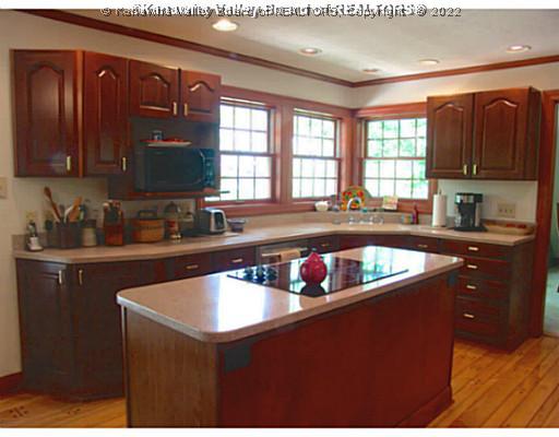 975 North Rustling Road South Charleston, WV 25303 - Photo 4 of 16 Kitchen.