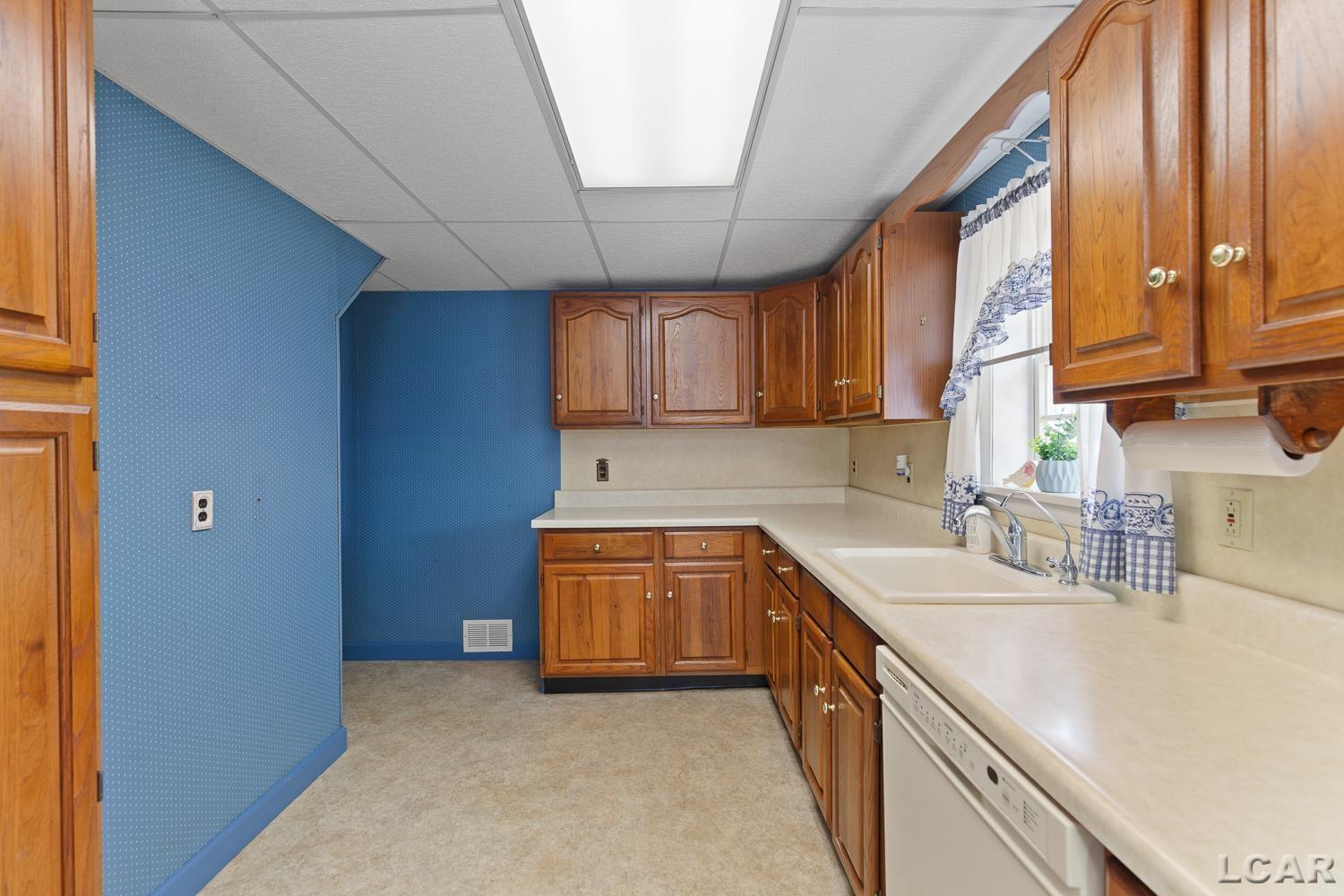 302 Croswell Street Adrian, MI 49221 - Photo 21 of 58