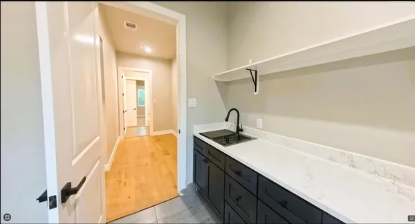 $969,000 | 4 Lake Forest Drive, Conroe, TX 77384