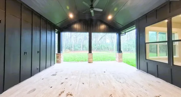 $969,000 | 4 Lake Forest Drive, Conroe, TX 77384