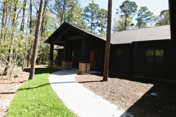 $969,000 | 4 Lake Forest Drive, Conroe, TX 77384