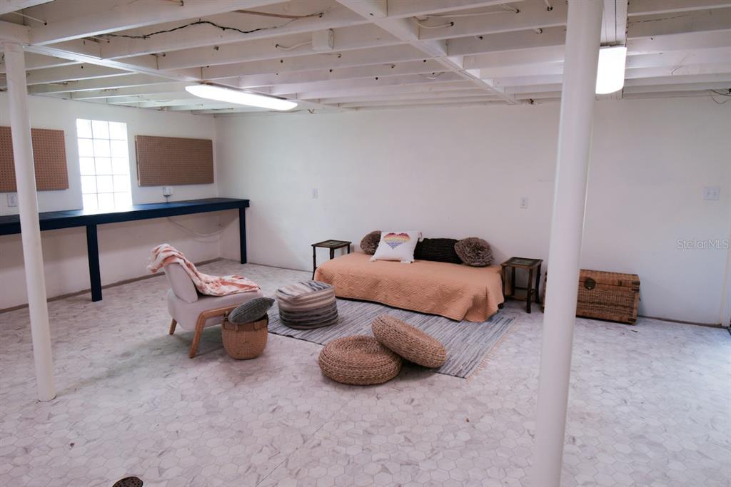 108 Northwest 2nd Street Williston, FL 32696 - Photo 31 of 45 a bedroom with furniture and a window