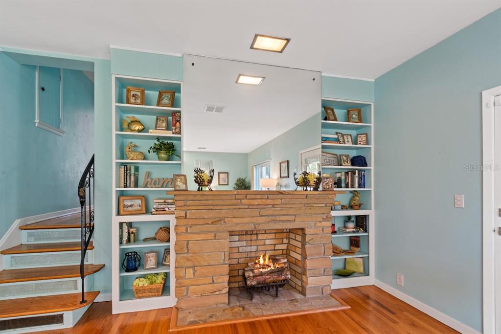 108 Northwest 2nd Street Williston, FL 32696 - Photo 9 of 45 a living room with furniture and a book shelf