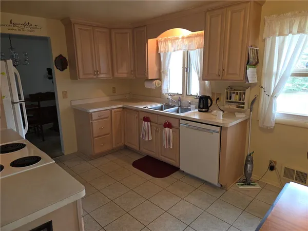 $249,900 | 516 Heritage Drive, Greece, NY 14615