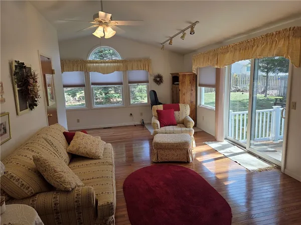 $249,900 | 516 Heritage Drive, Greece, NY 14615