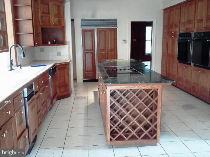 1255 Grenoble Road Warminster, PA 18974 - Photo 10 of 23 Gallery Image 10