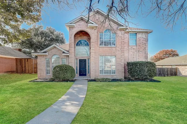 $2,555 | 715 South Parks Drive, DeSoto, TX 75115