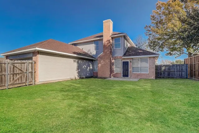 $2,555 | 715 South Parks Drive, DeSoto, TX 75115