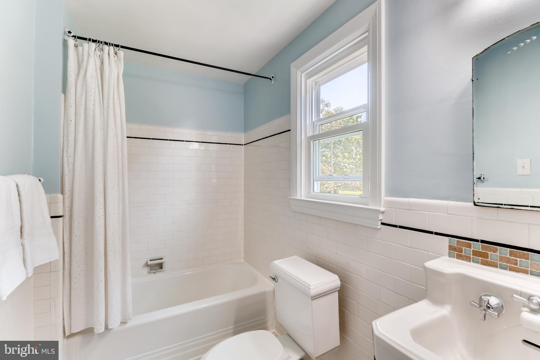 6111 Tramore Road Baltimore, MD 21214 - Photo 17 of 28 Second Floor Full Bath with Original Tile Details