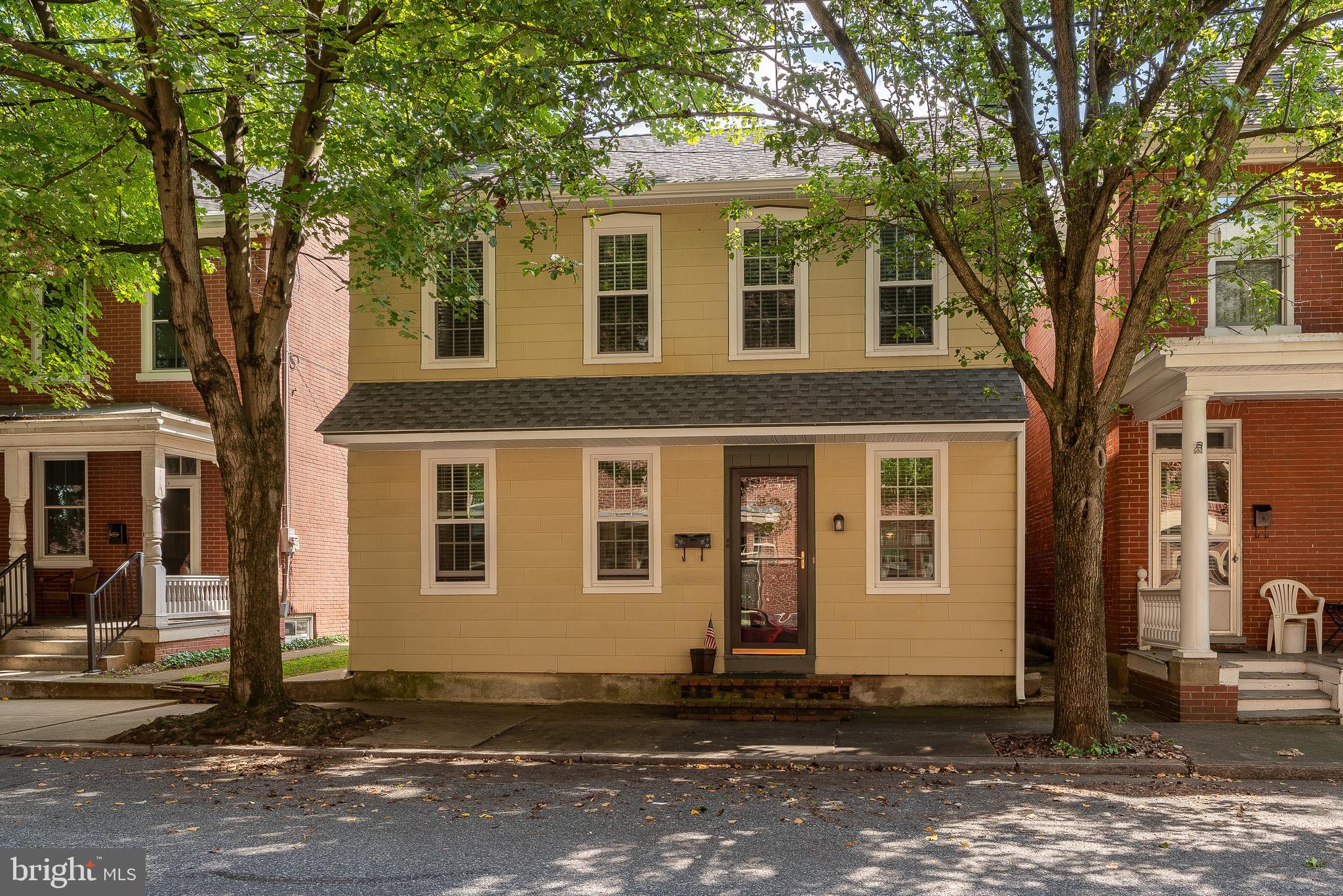26 East Orange Street Lititz, PA 17543 - Photo 2 of 37