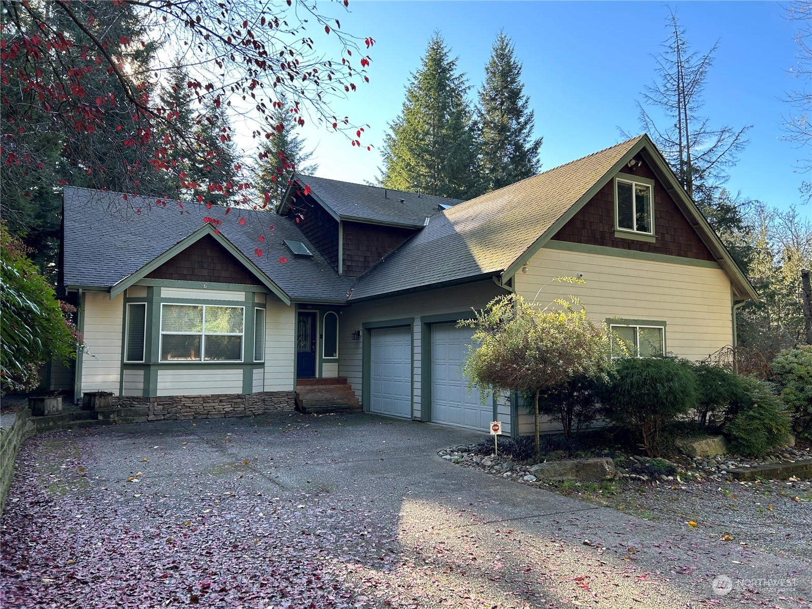 18835 Southeast Petrovitsky Road Renton, WA 98058 - Photo 1 of 34 a front view of a house with garden