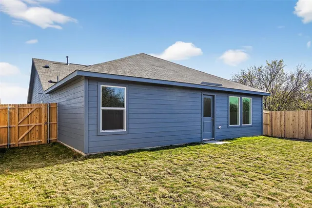 a view of a house with a tub