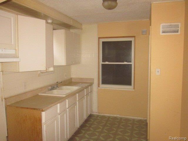 10560 Roxbury Street Detroit, MI 48224 - Photo 6 of 8 Roxbury Kitchen2.JPG