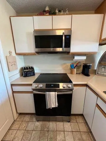 $415,000 | 114 Millpoint Drive, Unit 14, Spring Lake, MI 49456