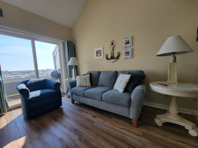 $415,000 | 114 Millpoint Drive, Unit 14, Spring Lake, MI 49456