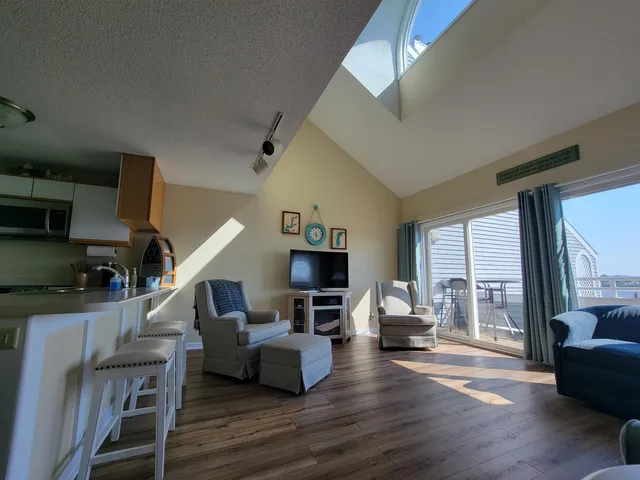 $415,000 | 114 Millpoint Drive, Unit 14, Spring Lake, MI 49456