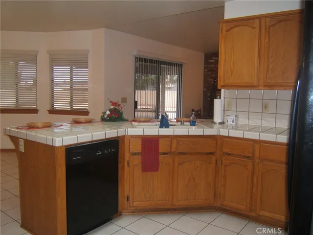 $2,800 | 20180 Ottawa Road, Apple Valley, CA 92308