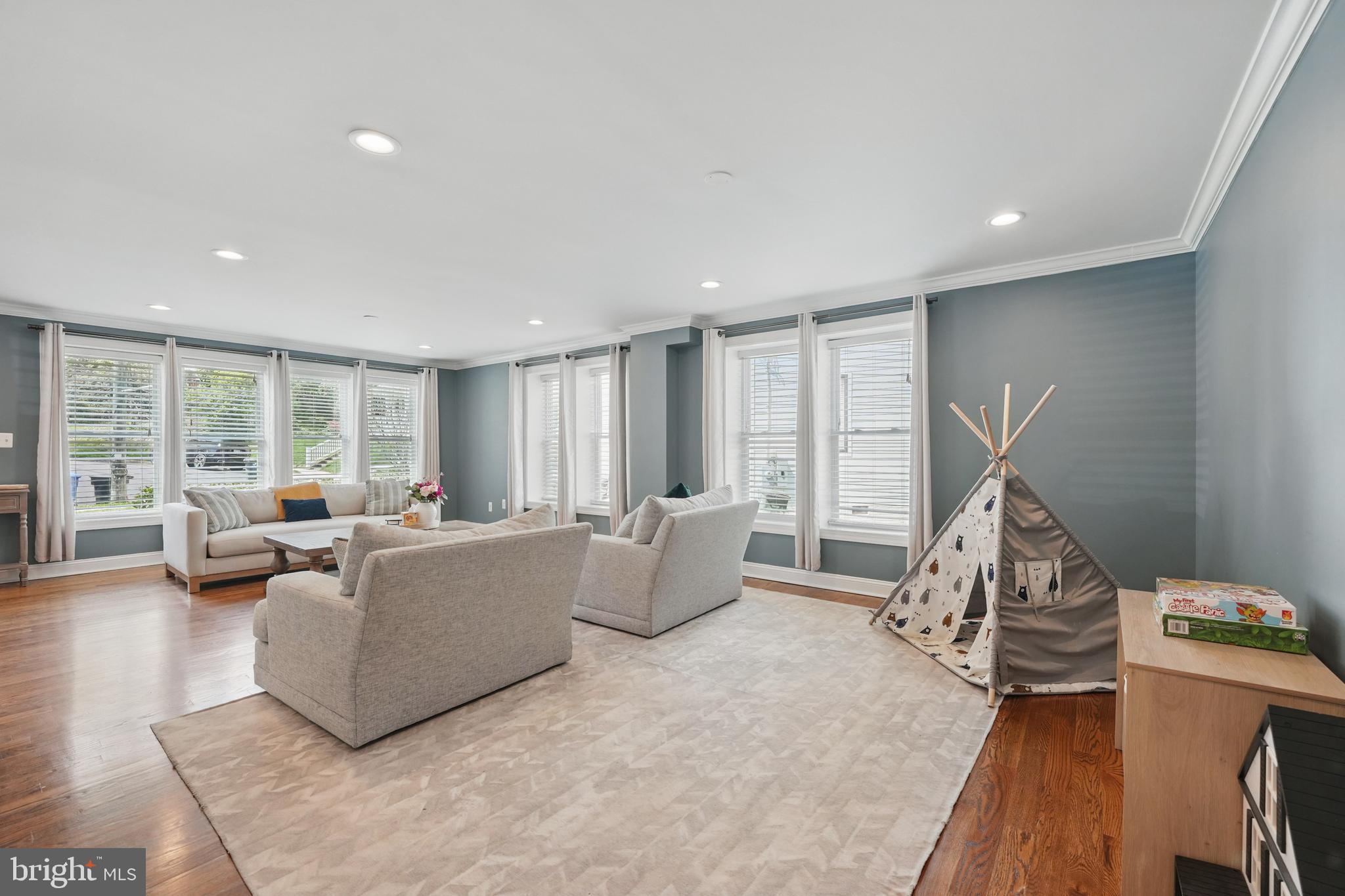 6930 27th Road North Arlington, VA 22213 - Photo 12 of 51 a living room with furniture and a wooden floor