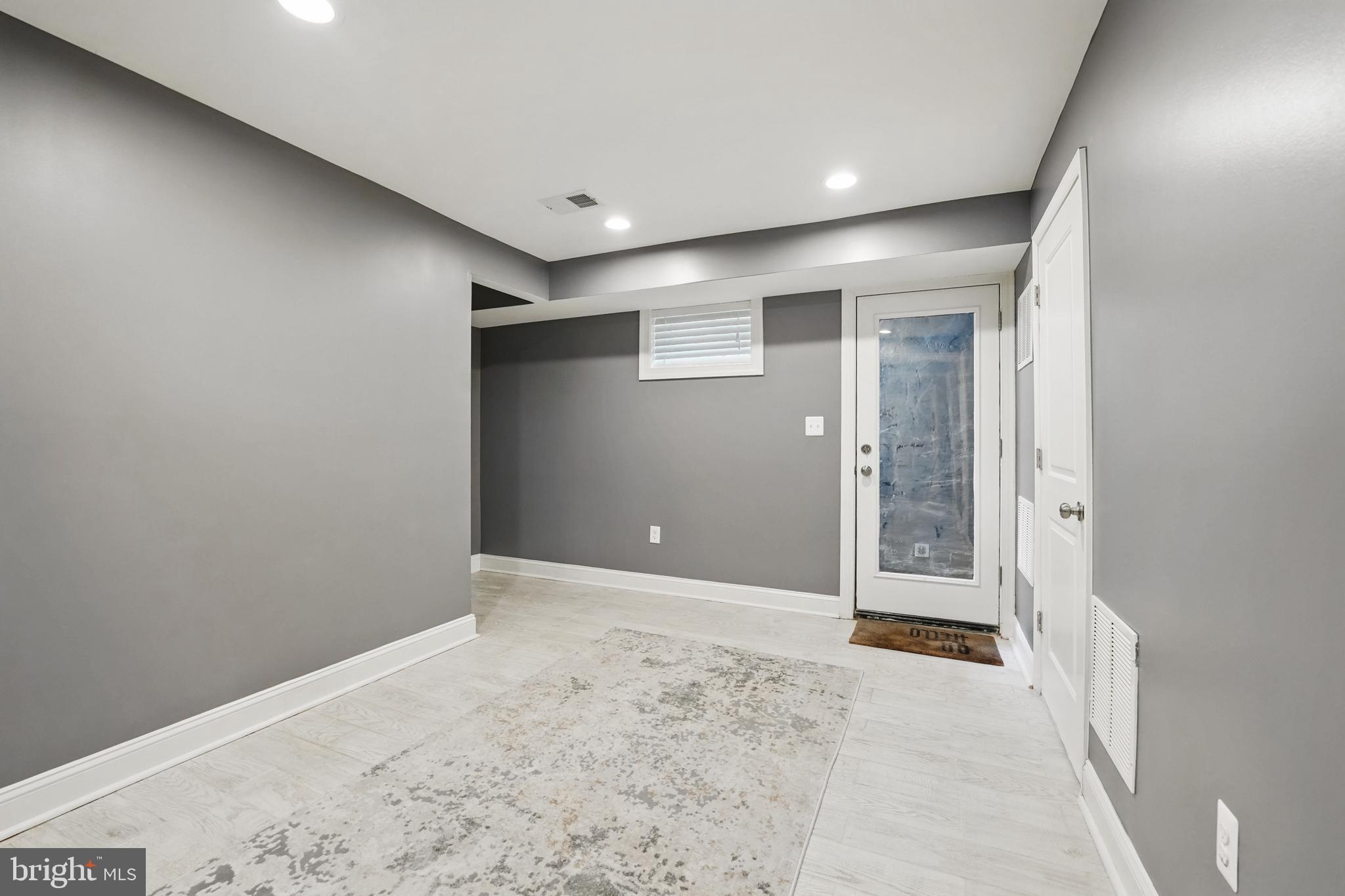6930 27th Road North Arlington, VA 22213 - Photo 37 of 51 an empty room with windows and closet
