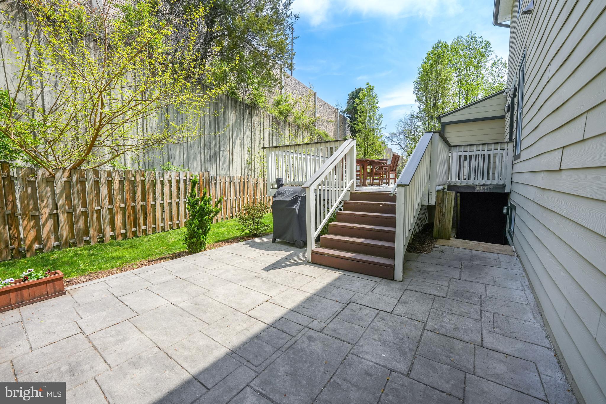 6930 27th Road North Arlington, VA 22213 - Photo 46 of 51 a view of outdoor space and deck