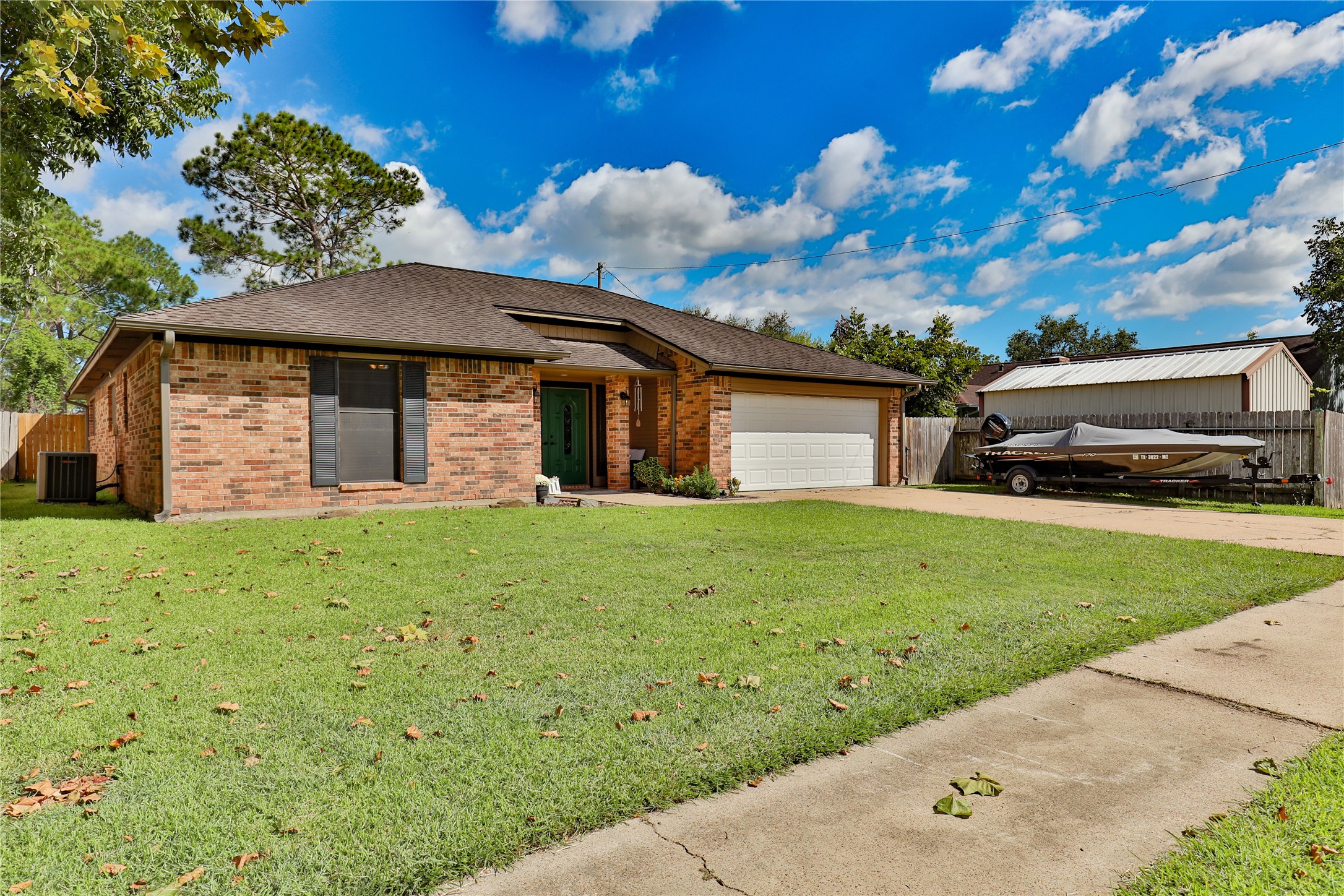 1 Shallowbrook Street Angleton, TX 77515 - Photo 3 of 30 a front view of a house with a garden