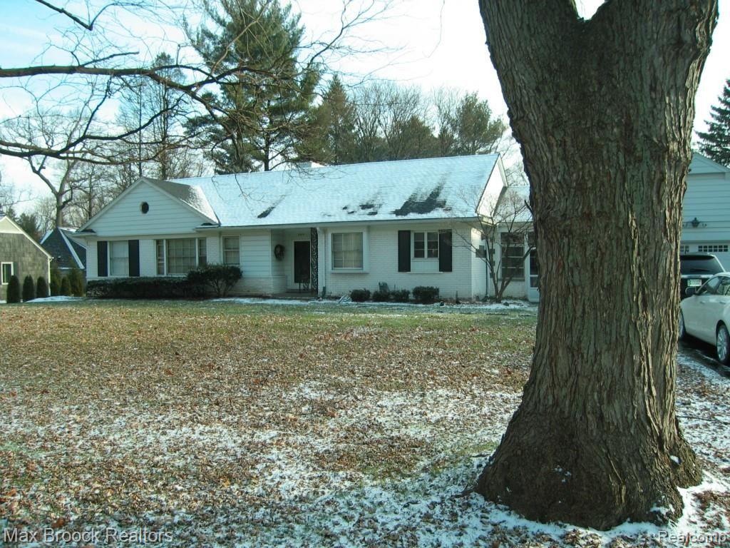 245 Barden Road Bloomfield Hills, MI 48304 - Photo 4 of 15 ATTACHED TWO CAR GARAGE