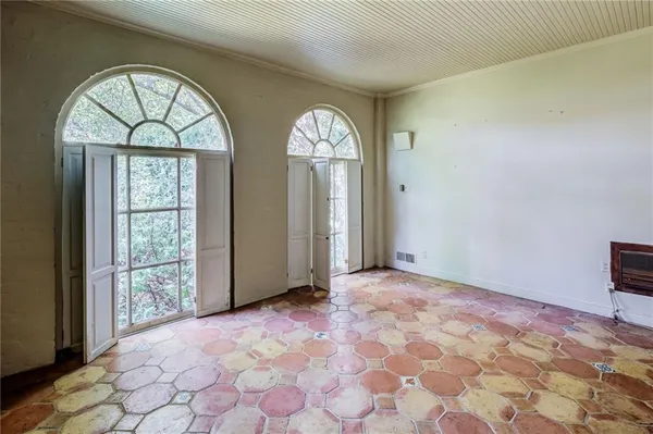 a view of empty room with windows
