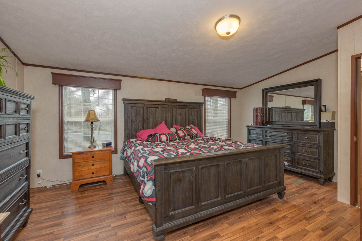 269 Island Pond Road Derry, NH 03038 - Photo 13 of 32