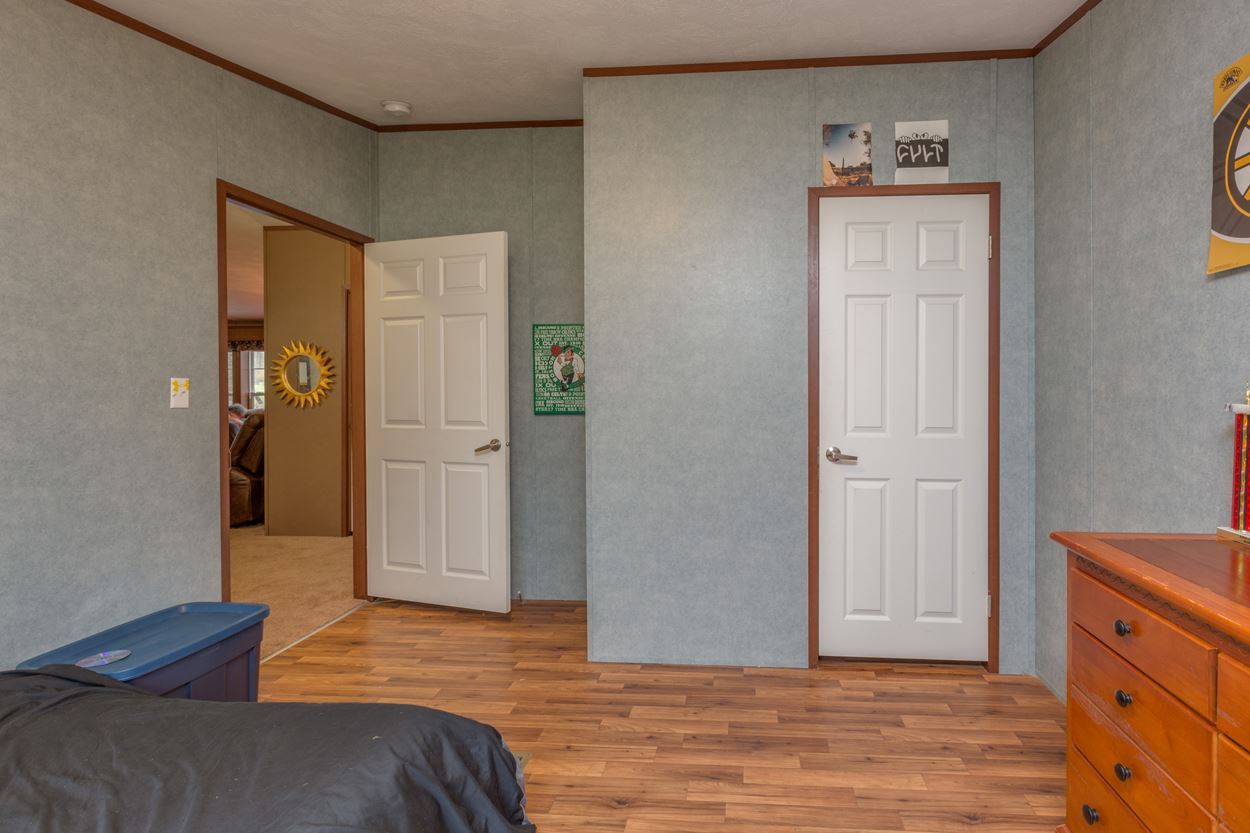 269 Island Pond Road Derry, NH 03038 - Photo 20 of 32