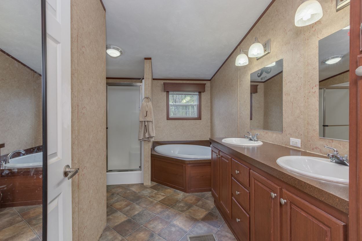 269 Island Pond Road Derry, NH 03038 - Photo 21 of 32