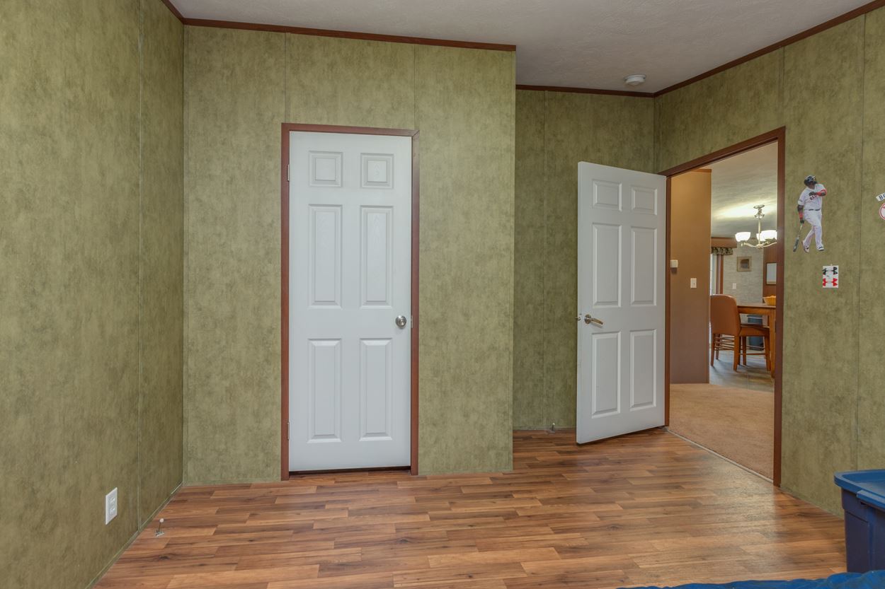 269 Island Pond Road Derry, NH 03038 - Photo 25 of 32