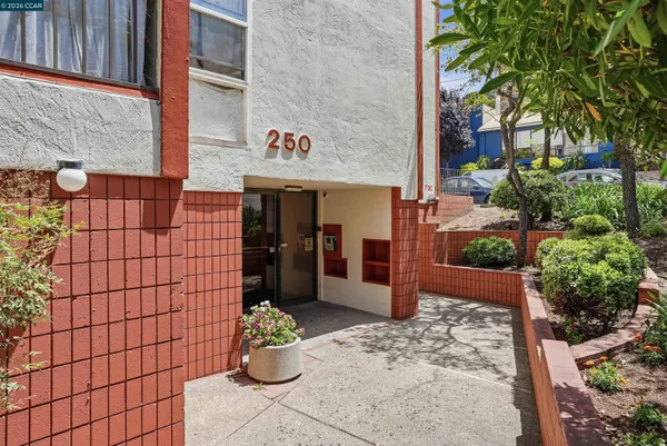 $285,000 | 250 Whitmore Street, Unit 106, Oakland, CA 94611